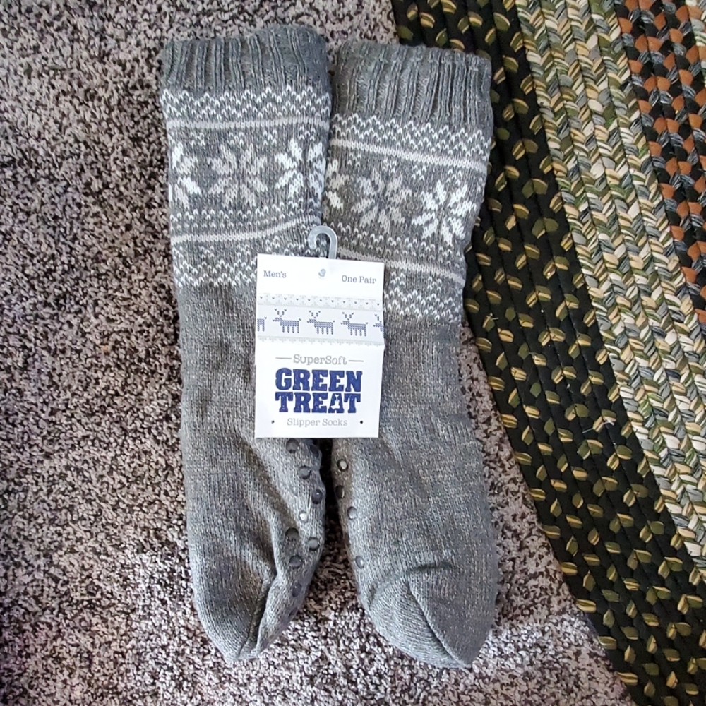 NEVER WORN!! Super soft Green Treat Slipper socks